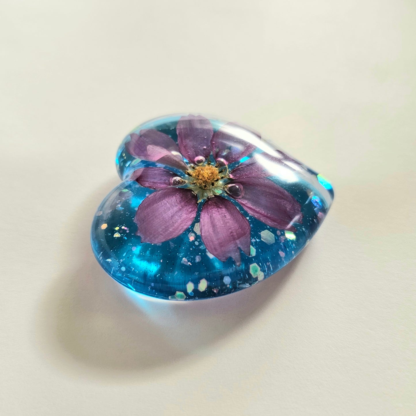 Large Resin Flower Heart Blue (Pink Cosmos)