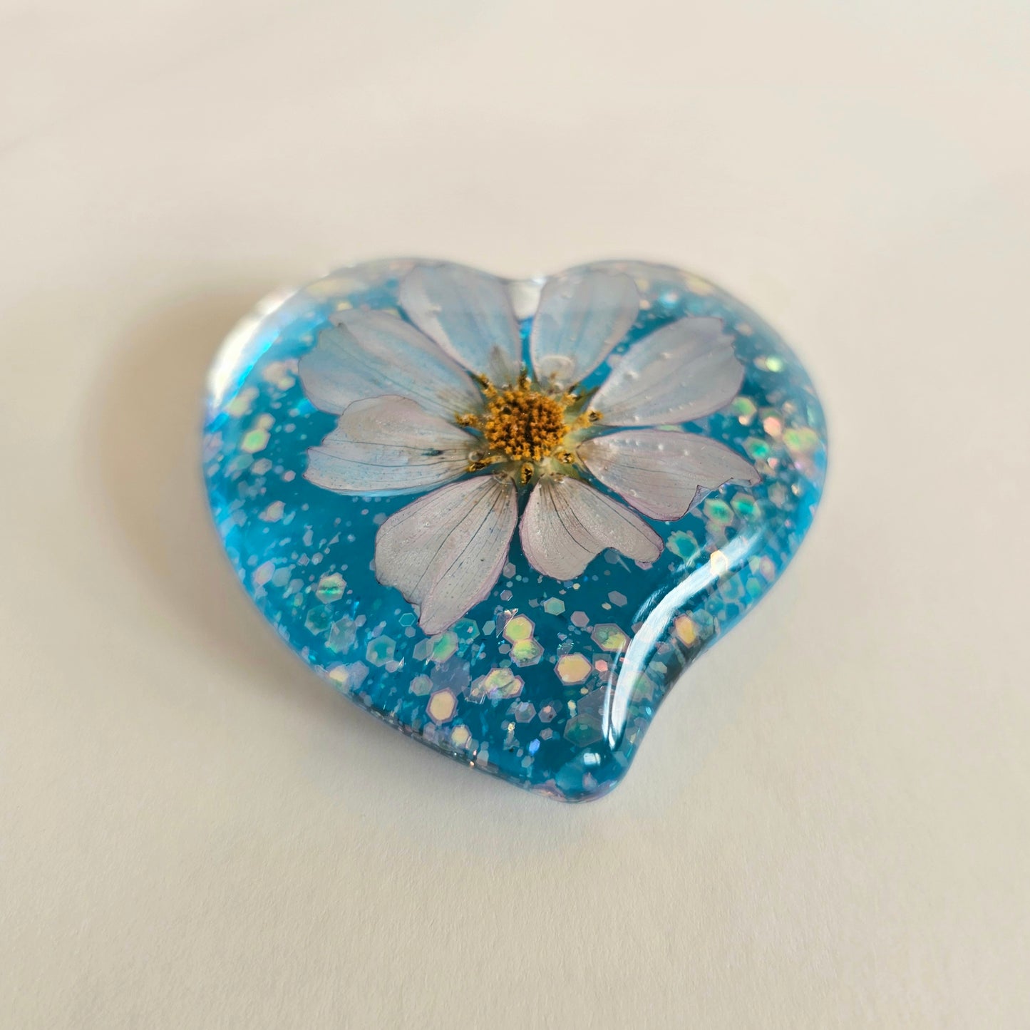 4. Large Resin Flower Heart Blue (White Cosmos)