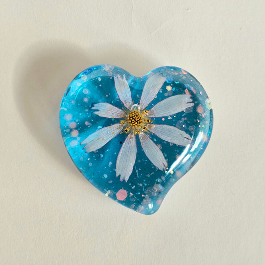 Small Resin Flower Heart Sky Blue (White Cosmos)