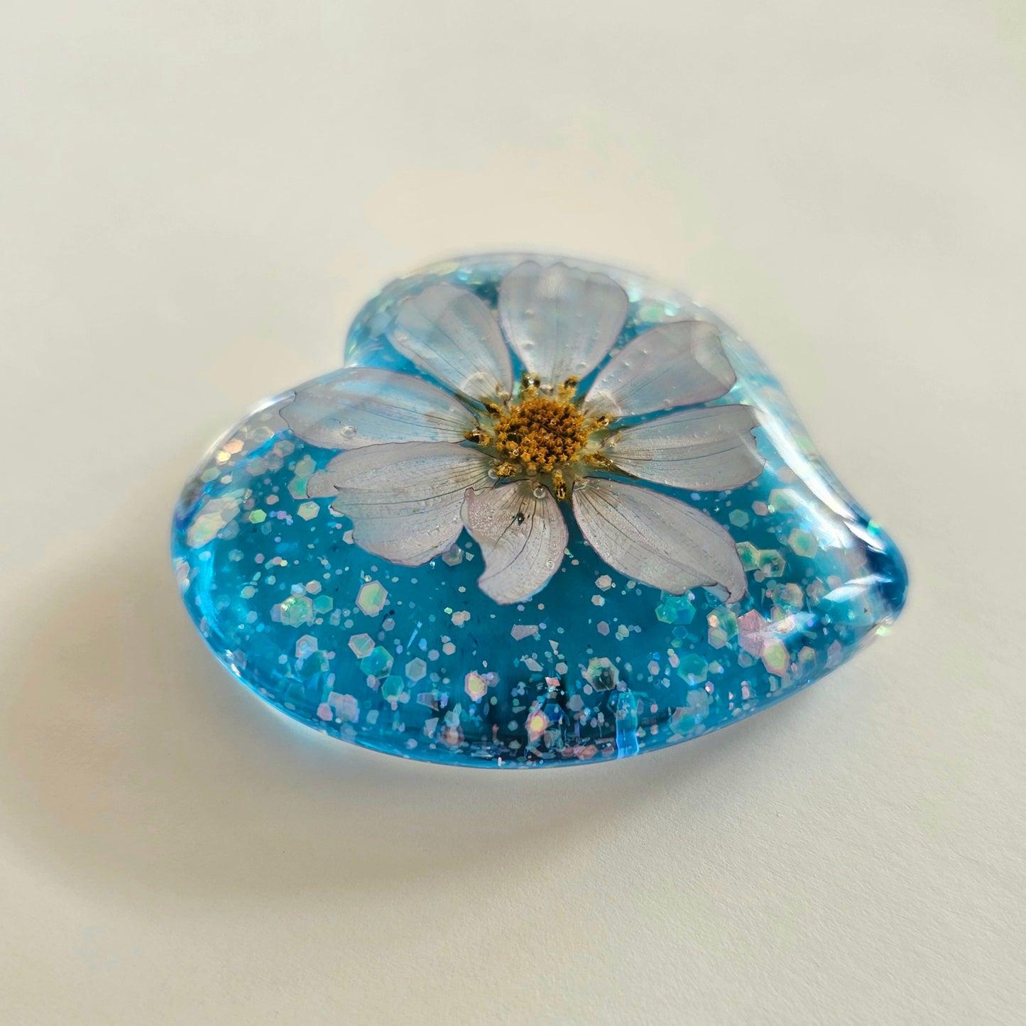 4. Large Resin Flower Heart Blue (White Cosmos)