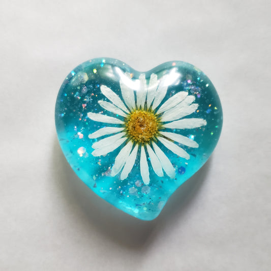 Z002 Small Resin Flower Heart