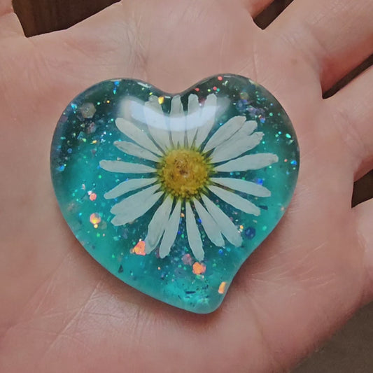 Z002 Small Resin Flower Heart